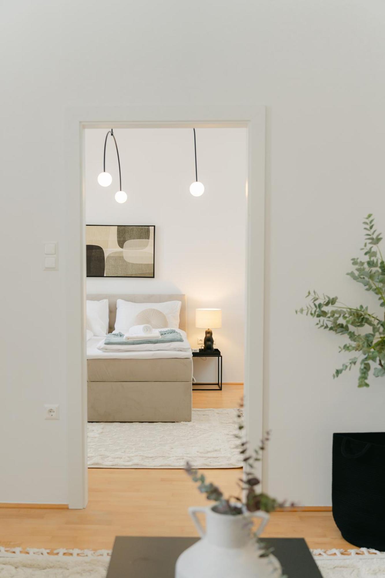Stylish For 4-6, 5 Min To Center, Metro & Free Parking