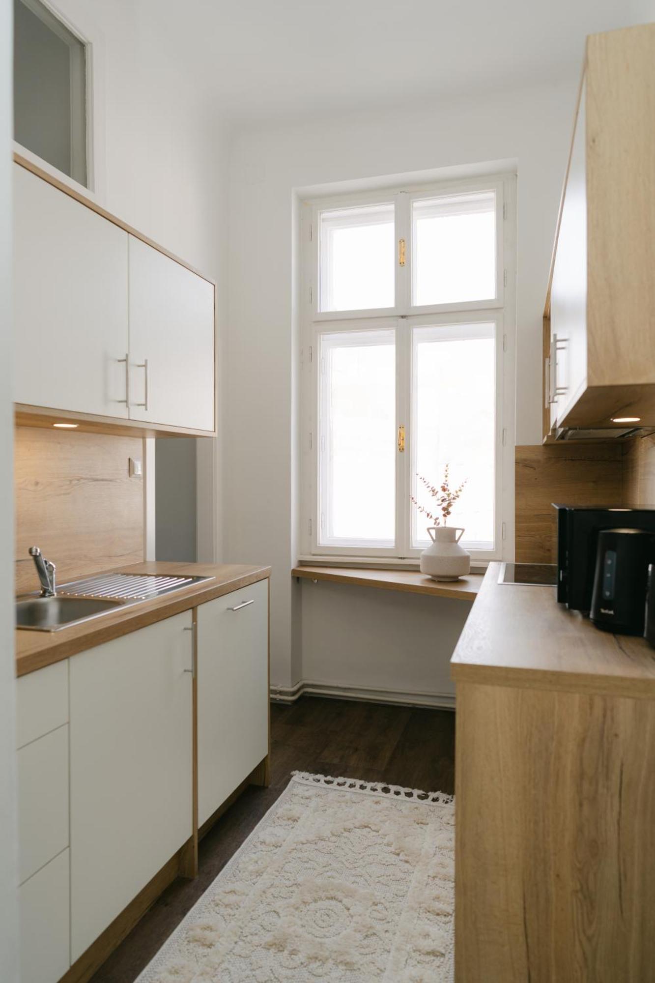 Stylish For 4-6, 5 Min To Center, Metro & Free Parking